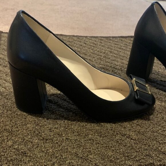 Black block heel pump by Cole Haan in size 6 - Picture 3 of 3